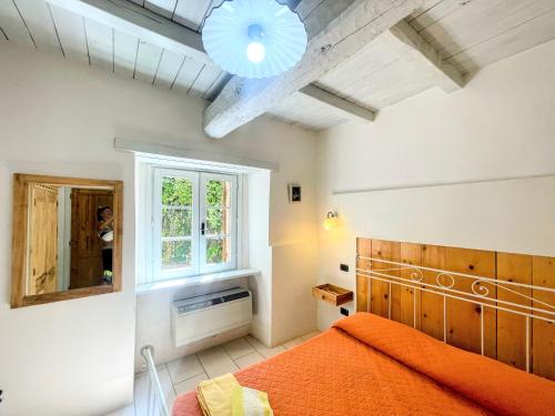 Una cama o camas en una habitación de 3 guests apt Spoleto Pool site - With infinity pool, extensive grounds