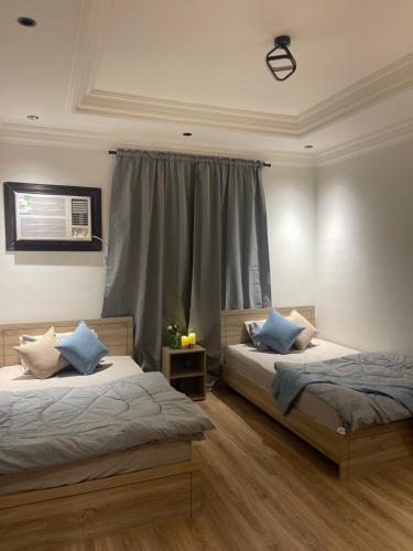 Katil atau katil-katil dalam bilik di Taibah Apartment