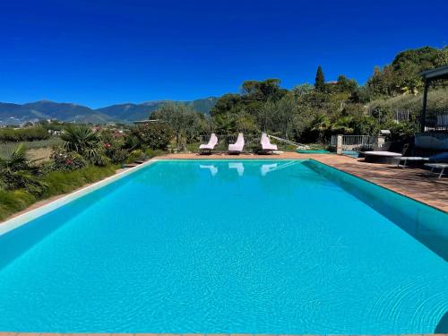 Fotografia z galérie ubytovania 3 guests Pool villa-Jacuzzi infinity pool in wondrous gardens that surround v destinácii Spoleto