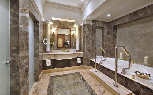 Waldorf Astoria Jeddah - Qasr Al Sharqにあるバスルーム