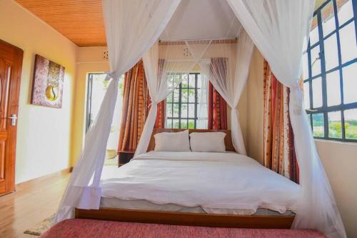 Katil atau katil-katil dalam bilik di Villa (3) Del Sol- Lake front Studio apartment