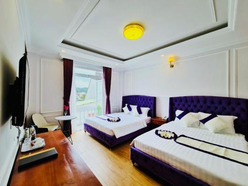 Postel nebo postele na pokoji v ubytování Peach Valley Hotel Dalat