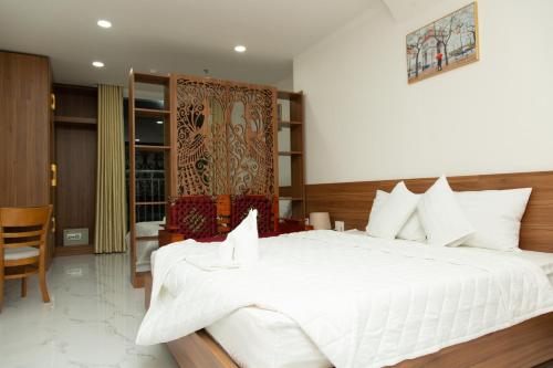 a bedroom with a large white bed in a room at Thiên Tài Hotel in Ho Chi Minh City
