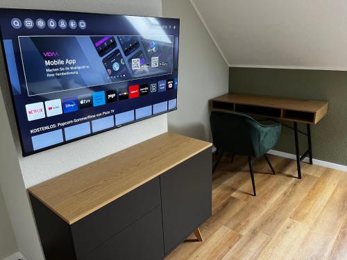 Μια τηλεόραση ή/και κέντρο ψυχαγωγίας στο Suite 3 SZ - Lichtenberg