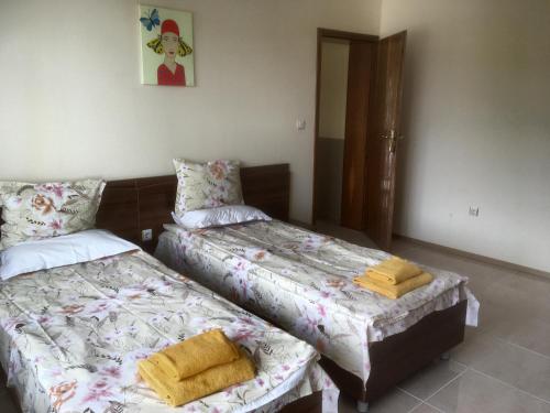 two beds sitting next to each other in a room at Sea Paradise Apartment Complex in Kavarna