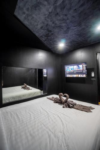 a bedroom with a bed and a tv on the wall at Buakhao Villa Pattaya Center 5 bedroom in Pattaya Central