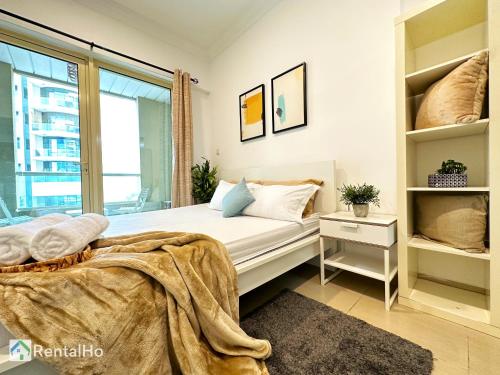 Quiet Studio with Balcony and Roof Top Pool in Dubai Marina photo 3
