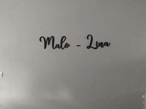 een teken met de woorden Ivan op een muur bij Maison Malo-Lina à 350m de la plage de Malo les bains in Duinkerke