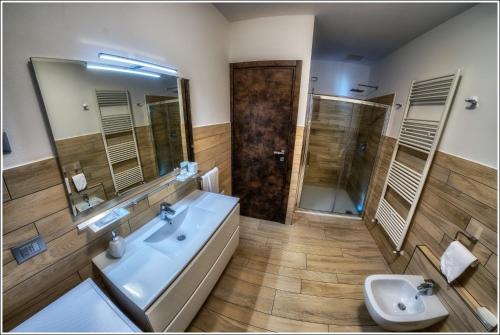 a bathroom with a sink and a toilet and a mirror at Villa TaDi LaRo Luxury Relax Comer See Colico in Carriola