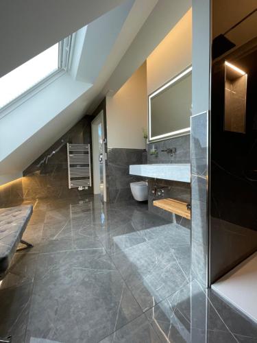 a bathroom with a sink and a toilet at SUITE WARTBURGBLICK direkt am Bahnhof in Eisenach