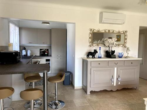 Η κουζίνα ή μικρή κουζίνα στο Agréable appartement vue mer