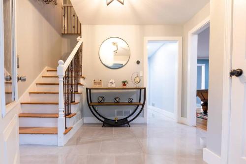 Φωτογραφία από το άλμπουμ του NEW! Modern Luxury w/ Pool Table 3BR/5BD Sleeps 10 σε Decatur