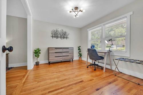 Φωτογραφία από το άλμπουμ του NEW! Modern Luxury w/ Pool Table 3BR/5BD Sleeps 10 σε Decatur