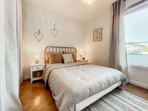 a bedroom with a large bed and a window at "L'orchidée", confort et calme proche de Paris in Ermont