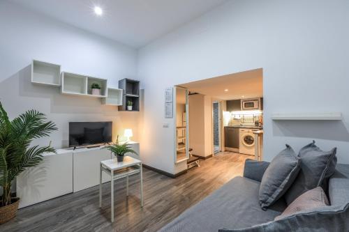 Discover Madrid from our cozy studio
