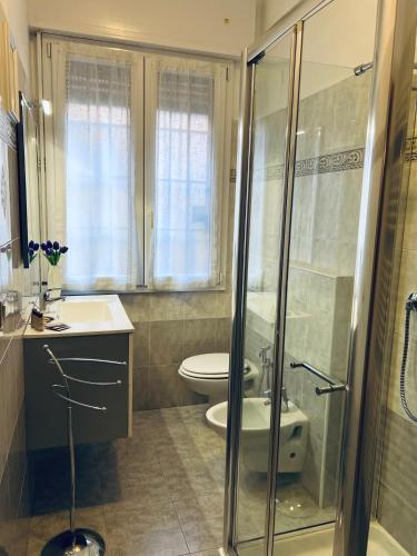 a bathroom with a shower and a toilet and a sink at Casa Meo in Bologna