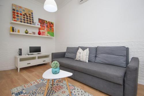 City-center stay - AC comfort & fast WiFi