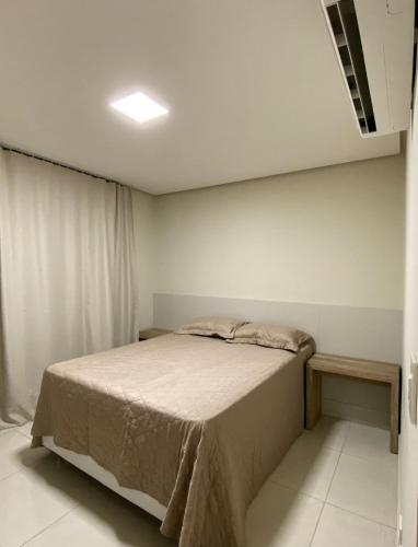 a bedroom with a bed and a window at Apartamento Alto da Serra Villas in Bananeiras