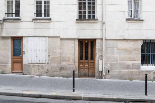 Apartment lyonnais center of paris