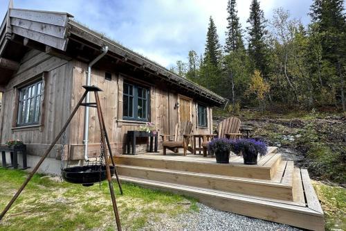 a log cabin with a porch and a wooden deck at Liaplassen Mountain Chalet - Beitostølen in Beitostøl