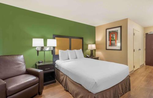 Postel nebo postele na pokoji v ubytování Extended Stay America Select Suites - Columbia - Stadium Blvd