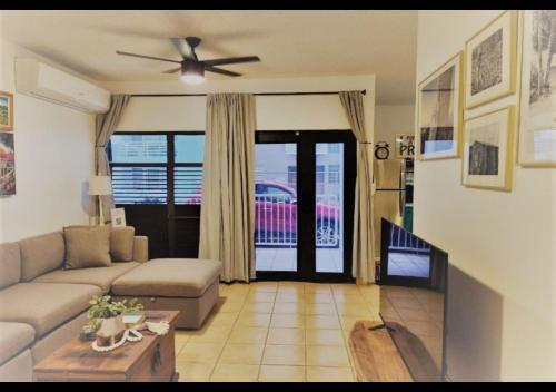 uma sala de estar com um sofá e uma ventoinha de tecto em Rincon Retreat,- Close to beach/ Ocean Front em Corcega