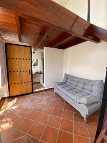 a living room with a couch and a kitchen at Casa Laberinto in San Miguel de Allende