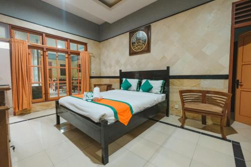 Tempat tidur dalam kamar di Homestay Simply Homy Jogja dekat Gembira Loka Zoo