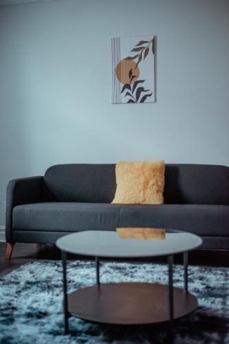 a living room with a couch and a coffee table at Spacieux Appartement de 3 Chambres downtown in Montréal