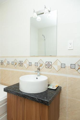 a bathroom with a sink and a mirror at Thiên Tài Hotel in Ho Chi Minh City