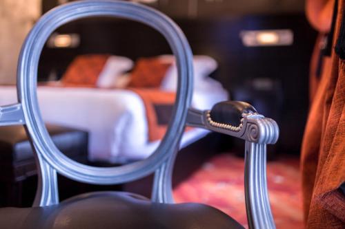 Maison Albar- Le Champs-Elyséesにあるベッド