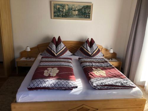 Postel nebo postele na pokoji v ubytování Gästehaus Wasserburger