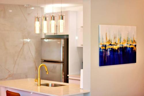 Фотография из галереи Brand New Luxury Private Pool Villa Quartz - 5 mins walk to #Sapphire Beach в городе East End