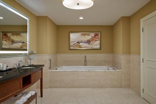 Ein Badezimmer in der Unterkunft JW Marriott Chicago