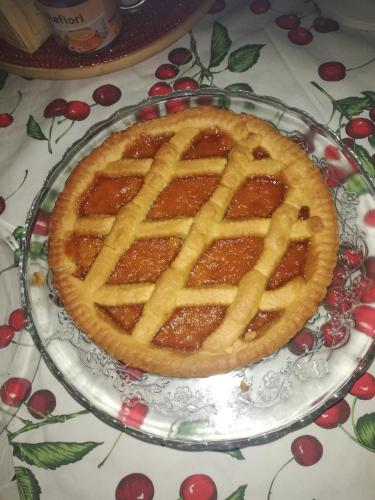 a pie sitting on a plate on a table at B&B Chez Elisabeth in Padova