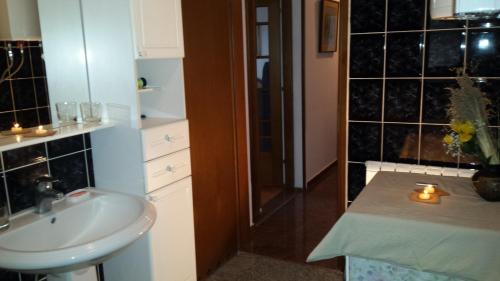 Ένα μπάνιο στο Apartment Maxim