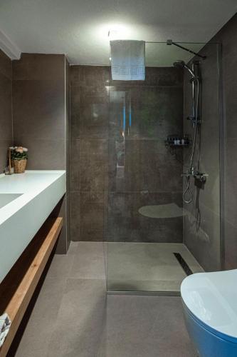 Bilik mandi di Route Hotel Kaleici - Adult Only (12+)