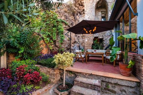 Taman di luar Route Hotel Kaleici - Adult Only (12+)