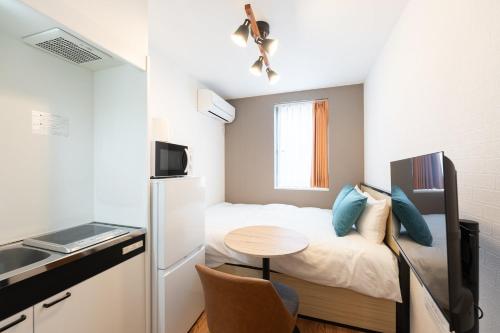 a small room with a bed and a small table at Verde Ikebukuro in Tokyo