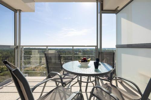 a table and chairs on a balcony with a view at Top Water View Studio Porta Mare with AC by Renters in Dziwnówek
