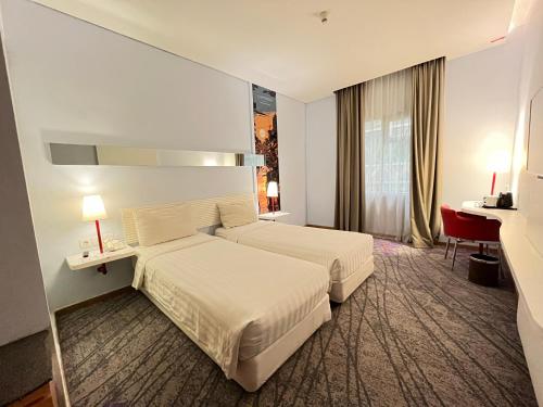 Katil atau katil-katil dalam bilik di Luminor Hotel Metro Indah Bandung - Free Breakfast - Free Exclusive Gym - Free Aesthetic Afternoon Tea or Coffee