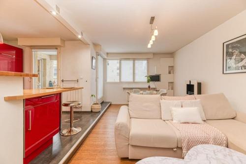 a living room with a white couch and a red cabinet at 50m Gem - 400m Gare: garage privé, terrasse, wifi in Grenoble