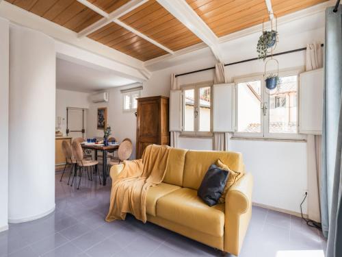 The Best Rent - Two-bedroom apartment with terrace near Trevi Fountain