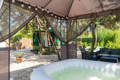 Gallery image of Cocoon insolite in Pernes-les-Fontaines
