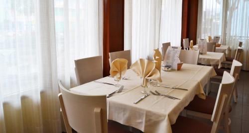 Εστιατόριο ή άλλο μέρος για φαγητό στο Hotel Midi