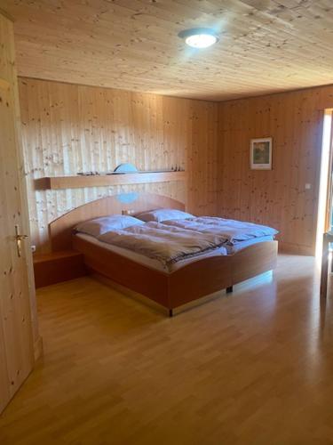 a bedroom with a bed in the corner of a room at Pension Maximilian in Gamlitz