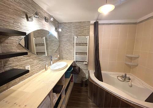 Ванна кімната в Jolie maison à Marsanne
