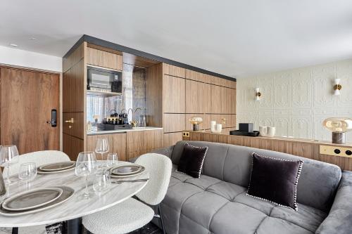 Apart hotel Louvre museum by Studio prestige