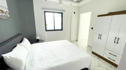 Una cama o camas en una habitación de O'Beach Boutique Studios