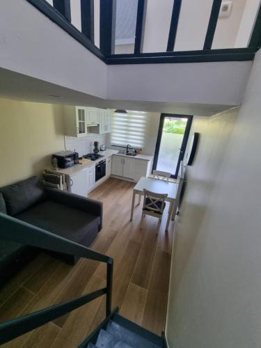 a living room with a couch and a table at Studio Lillois in Bois le Duc